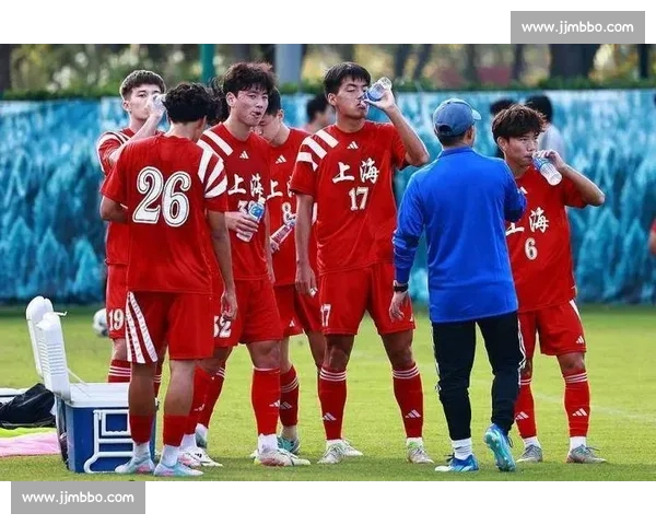 81 岁根宝挂帅南下，上海 U20 扛男足荣誉冲冠