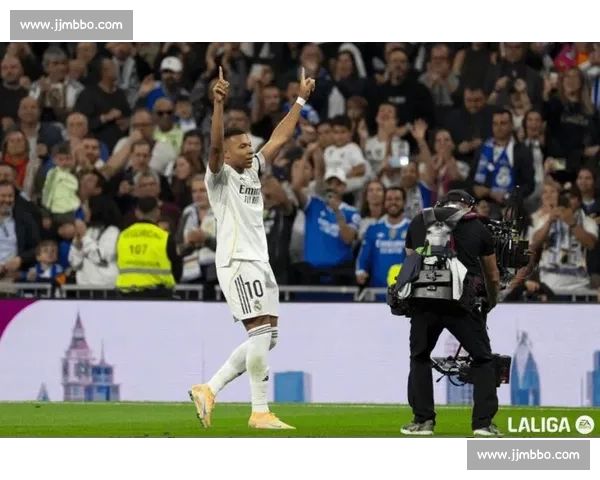 国家德比 2-1!14 亿皇马三球被吹逆转 神锋 10 轮 11 球封神 国家德比 2-1!14 亿皇马三球被吹逆转 神锋 10 轮 11 球封神