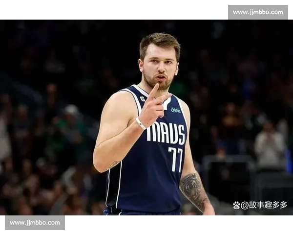 东契奇的假动作:能把防守人晃出 “后遗症” 东契奇的假动作:能把防守人晃出 “后遗症”